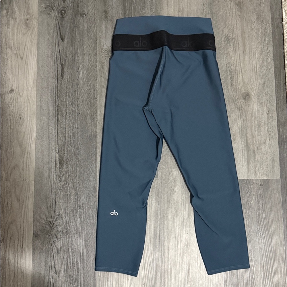alo yoga - high-waist fitness capri - Picture 2 of 7